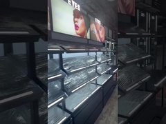 로고와 디자인과 주문 제작된 화장용 디스플레이 선반